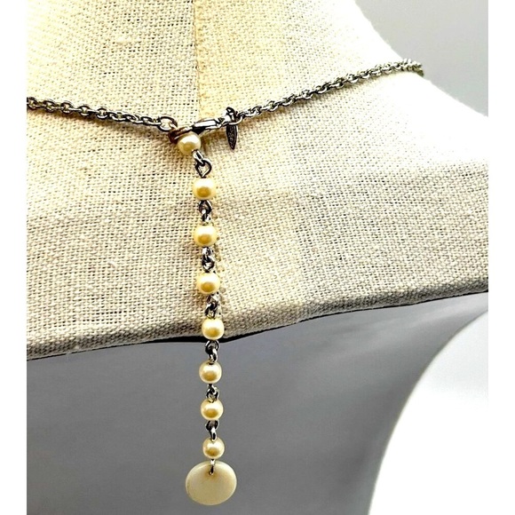 Vintage-Inspired Freshwater Pearl & Flower Pendant Necklace - Picture 4 of 5